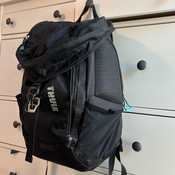 Thule Enroute Mosey 28 litres Black Men's Backpack - Picture 1 of 11